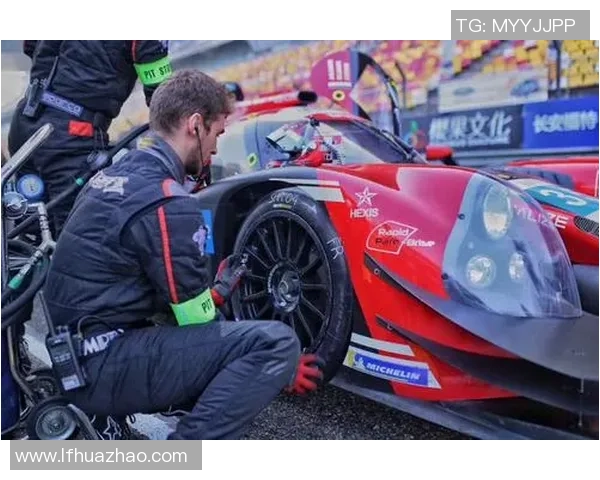 全球足球明星闪耀赛场，精彩对决引爆球迷热情，谁能登顶巅峰之路